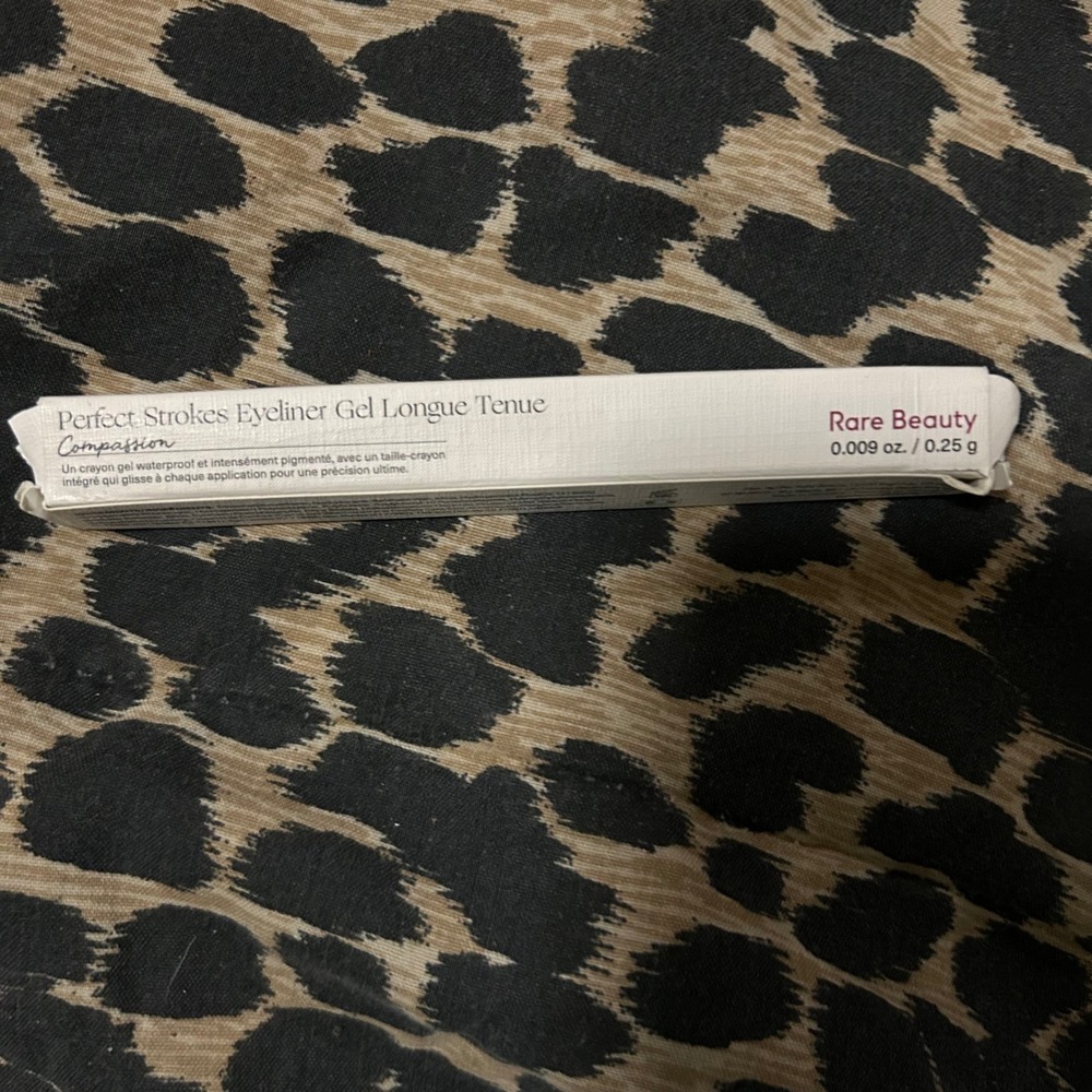 Rare Beauty Perfect Strokes Eyeliner Gel Longue Tenue -‎ Compassion